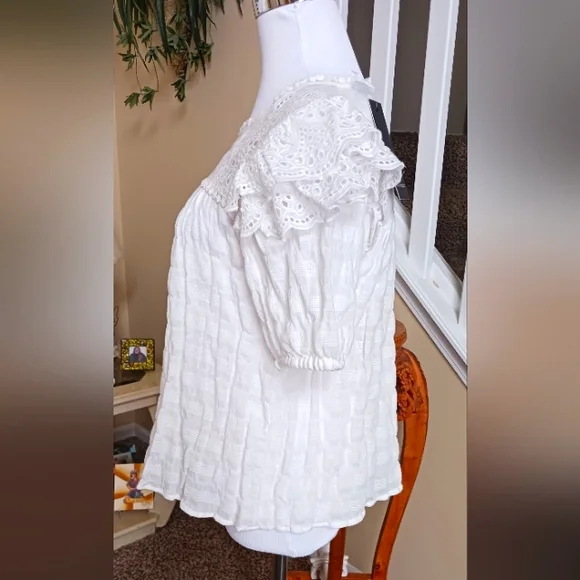 LIV Los Angeles Ruffle Sleeve Blouse. NWT White M - Picture 4 of 10